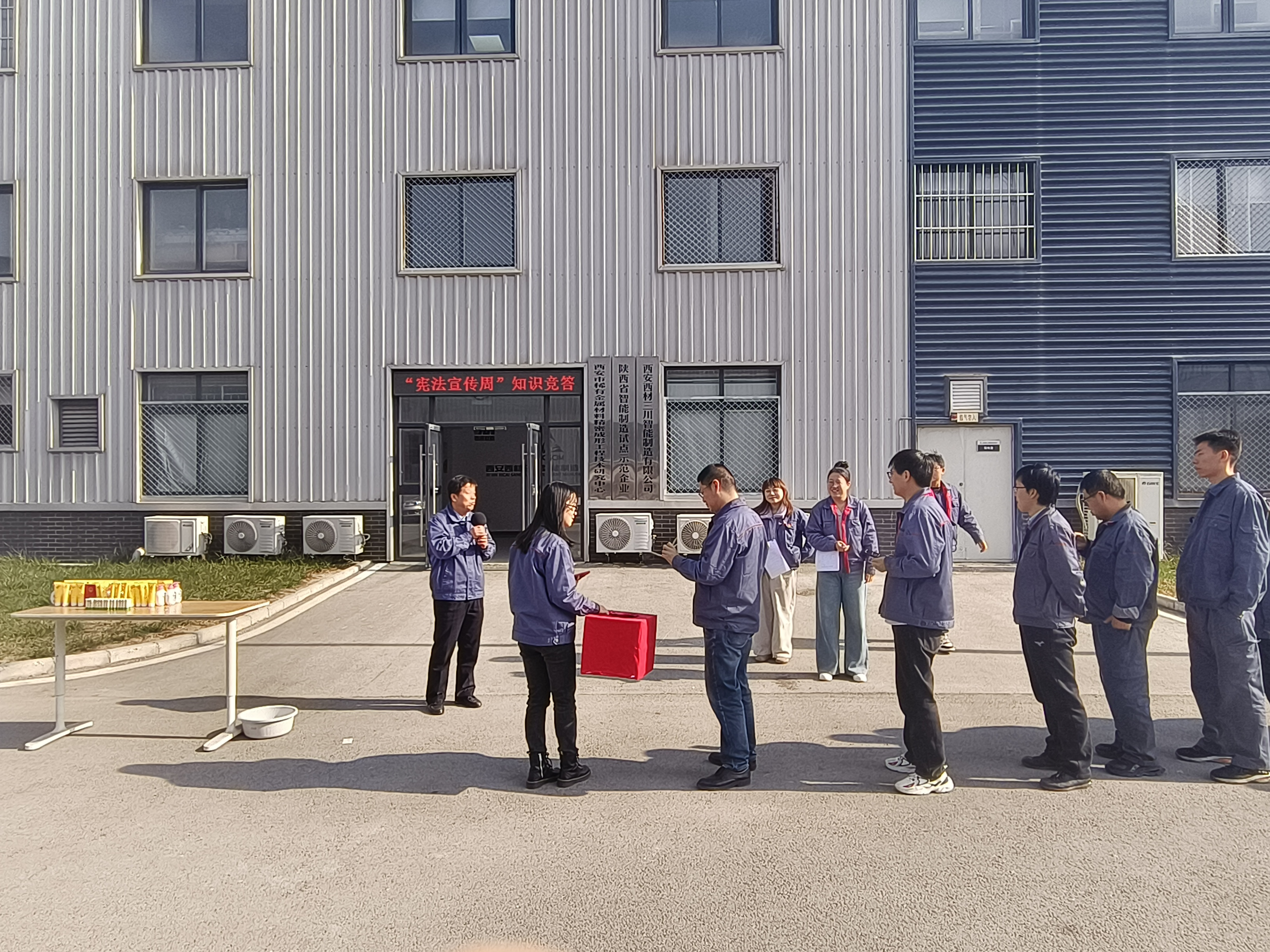 憲法銘于心，法治踐于行